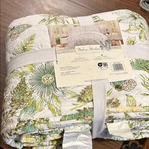 NWT Floral Quilt - Twin Size